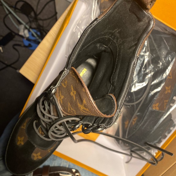 Louis Vuitton boots (women) - Picture 3 of 5